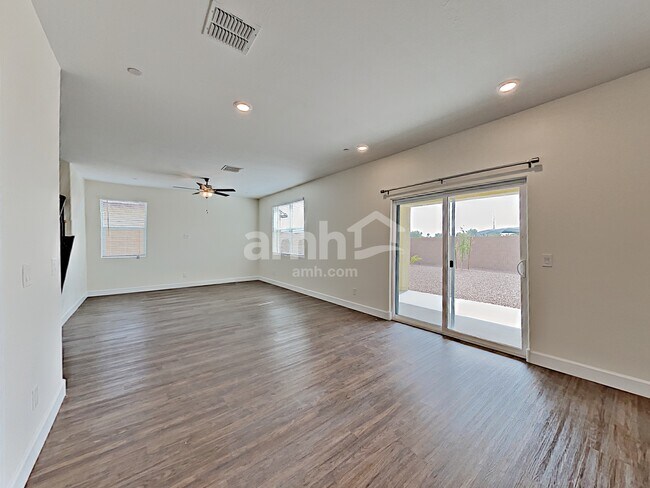 Building Photo - 5949 W Columbine Dr