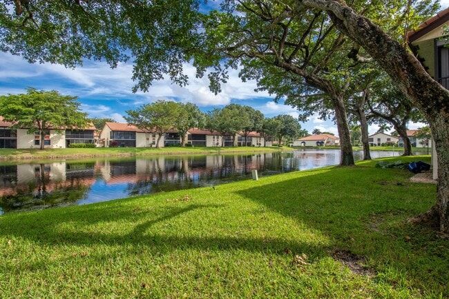 Building Photo - 10624 Tropic Palm Ave