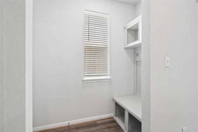 Building Photo - Big Sky Ranch 3-Bedroom/2.5 Bath - Drippin...