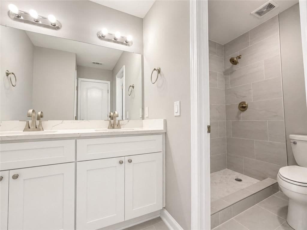 Building Photo - 1707 Hidden Pond Cir