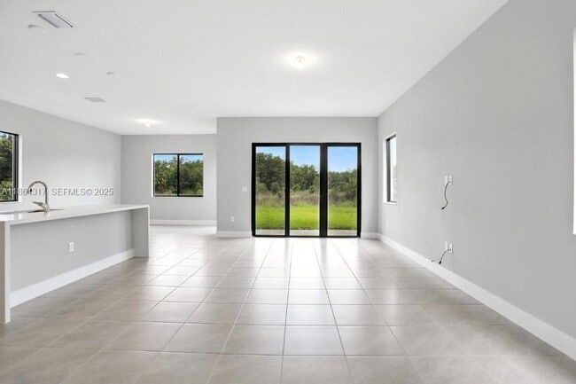 Building Photo - 5645 Agostino Way