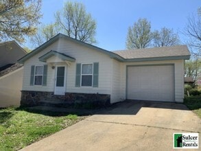 Building Photo - HOUSE: 3BR 2BA