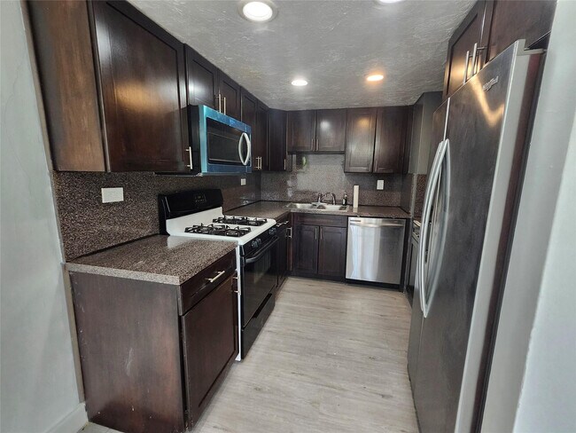 Building Photo - 2944 E Missionwood Ln