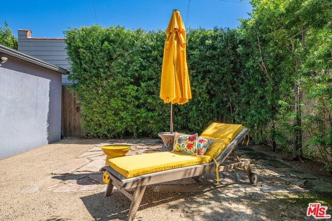 Building Photo - 944 S Hudson Ave