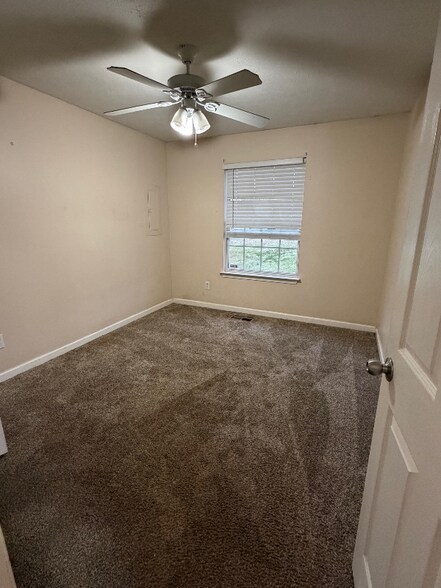 Building Photo - 204 Michelle Ct