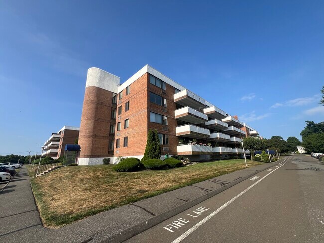 Building Photo - 1460 Elm St