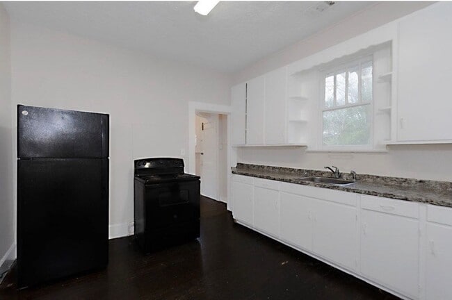 Building Photo - 1037 30th St