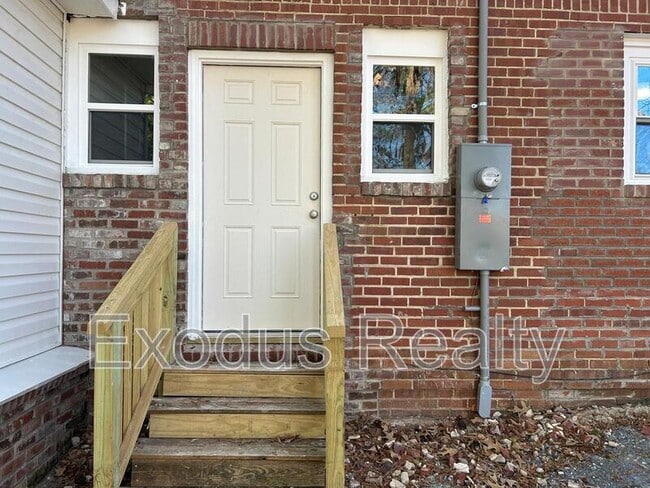 Building Photo - 311 Bracken St