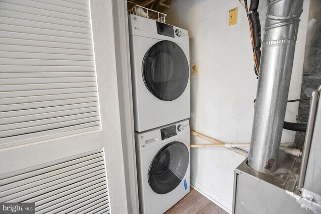 Laundry Area In Kitchen - 1792 Dutch Village Dr