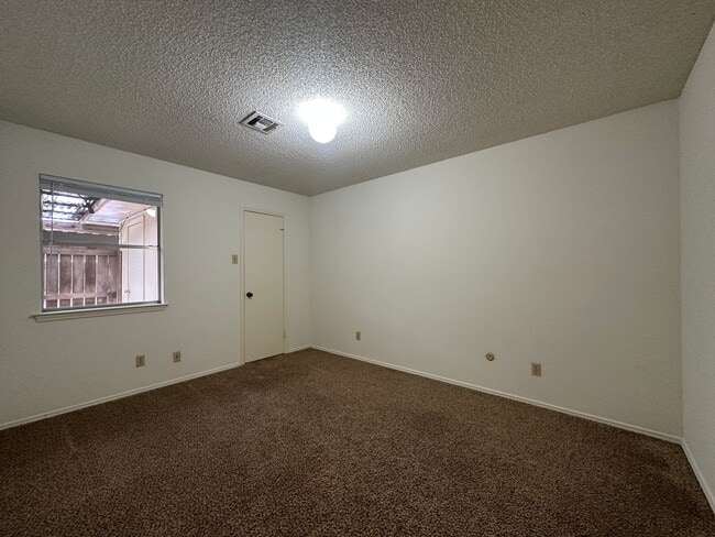 Building Photo - Duplex