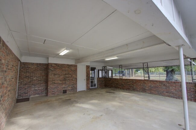 Building Photo - 3830 Union Rd