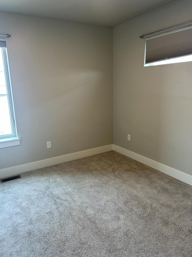 Building Photo - 4894A Giada Dr