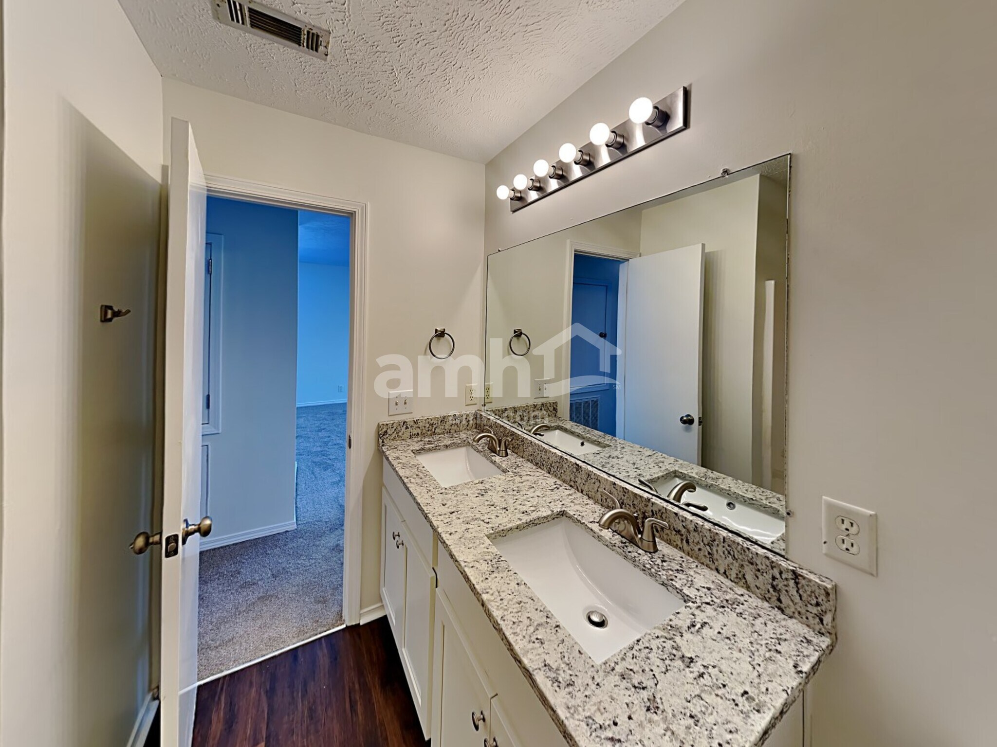 Building Photo - 1008 Montrose Dr