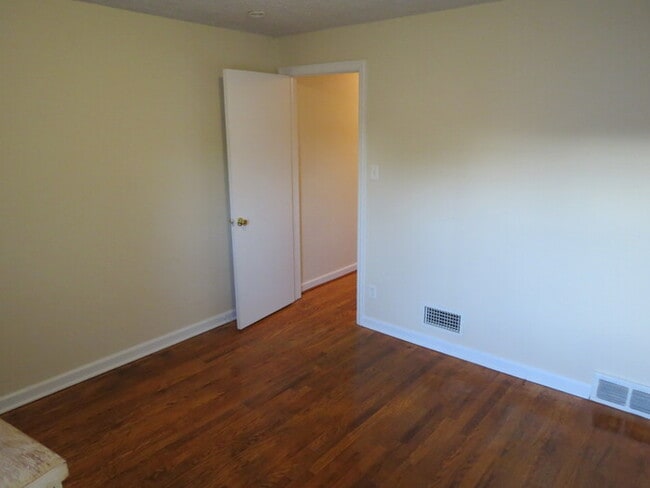 Building Photo - 2743 Thorndale Ave