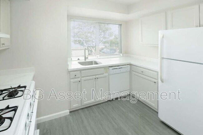 Building Photo - 701 San Pablo Ave