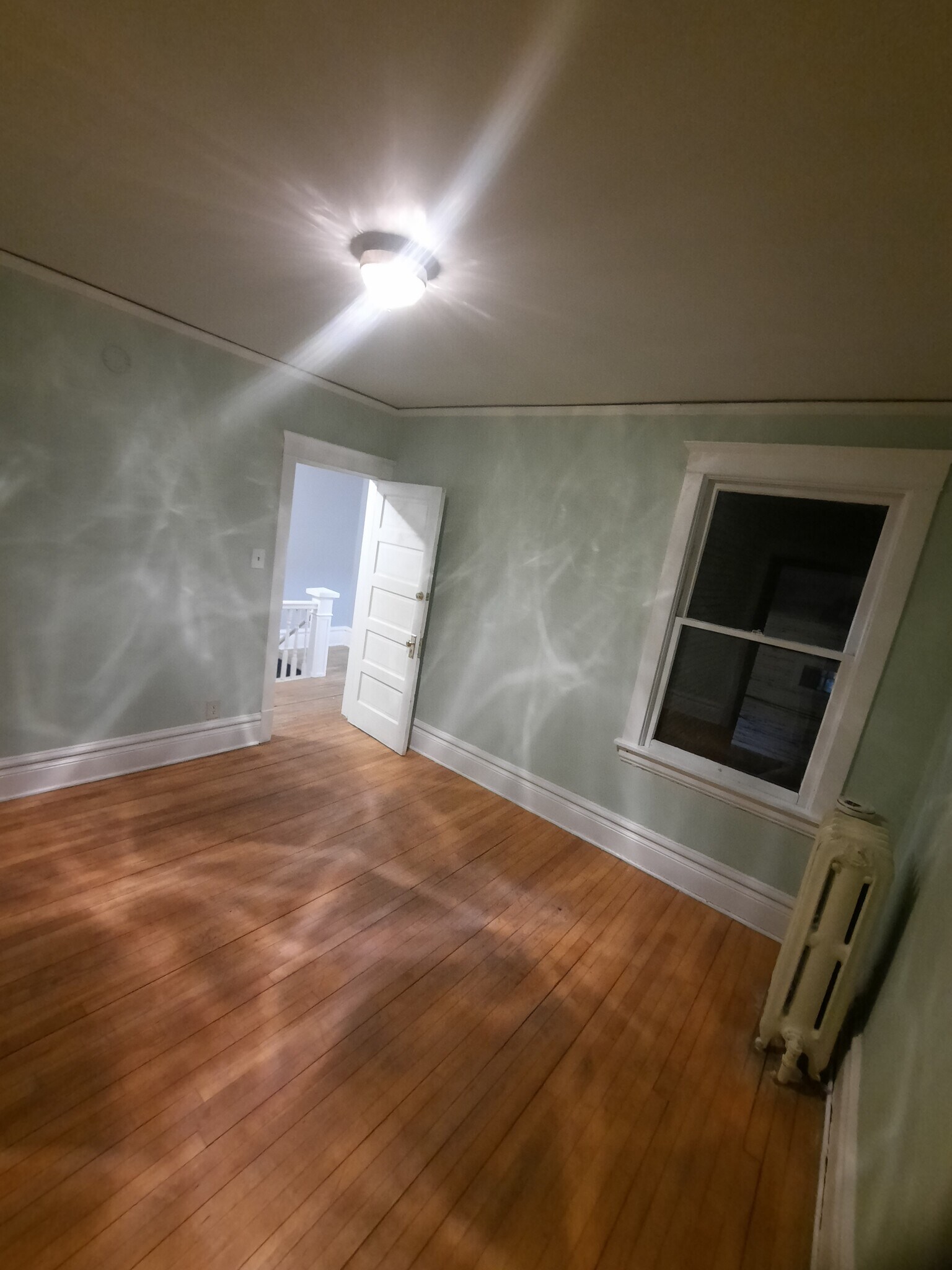 Building Photo - 427 N 10th Ave E