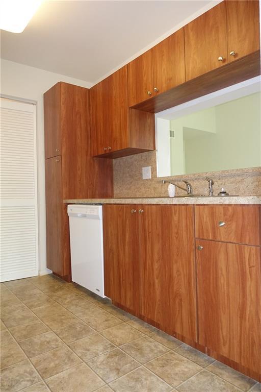 Building Photo - 4088 N Pine Island Rd