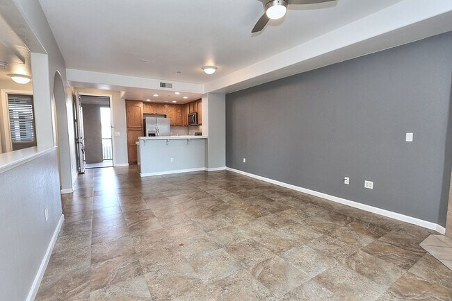 Building Photo - Beautiful Condo in Gated Community for Rent!