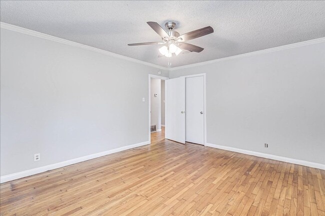 Building Photo - 6046 Hugo Dr