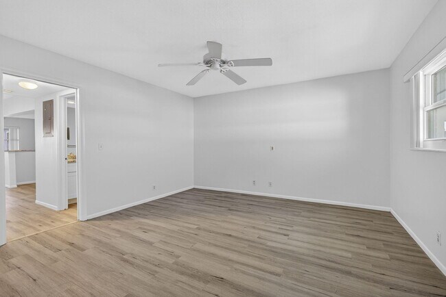 Building Photo - 100 Shore Ct