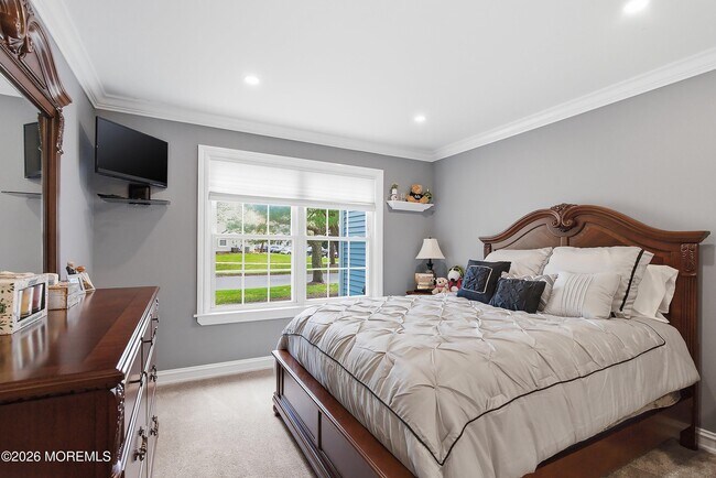 Building Photo - 327 Sequoia Ct