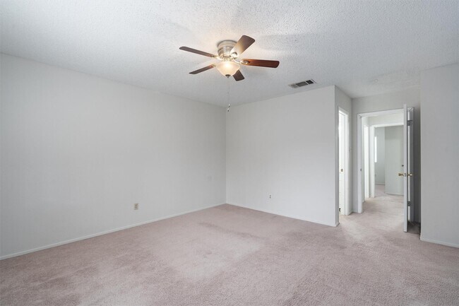 Building Photo - 2204 Silver Spur Dr