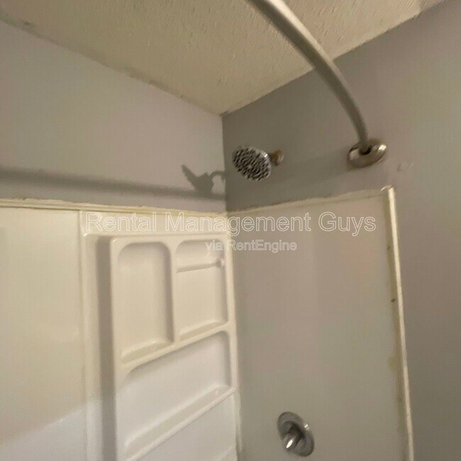 Building Photo - 2931 N Bryant Ave