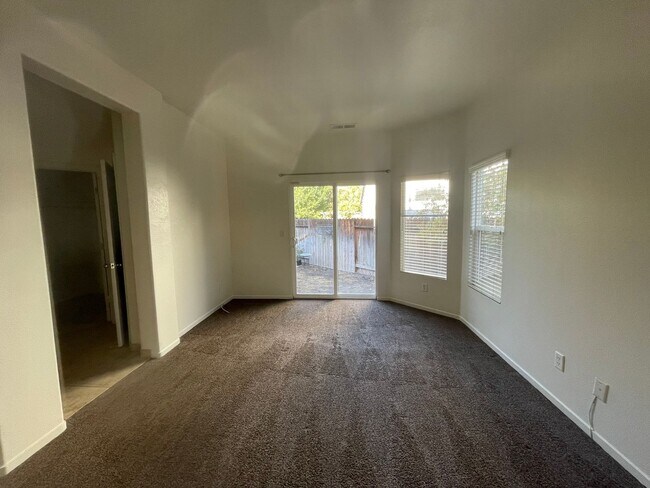 Building Photo - Nice single story, 3 bedroom, 2 bath plus 2 car garage home