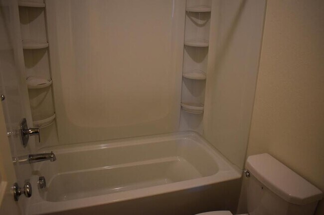 Building Photo - 1316 eagle crest court