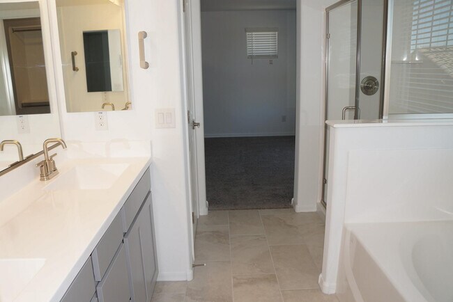 Building Photo - 3809 N 100th Dr