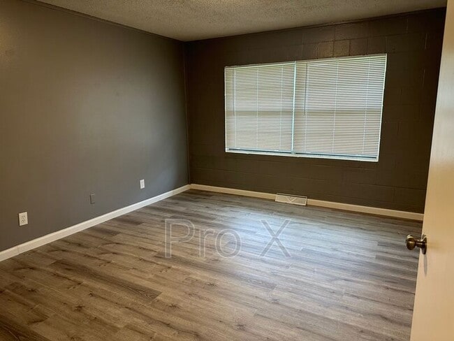 Building Photo - 825 S Cherokee St