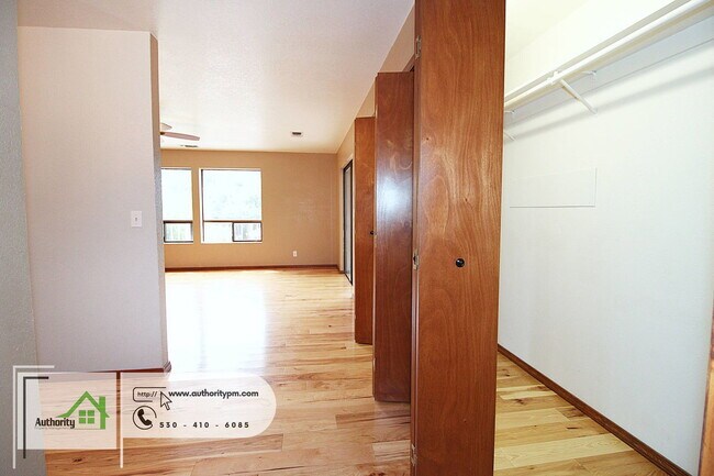 Building Photo - 3345 Golden Heights Dr