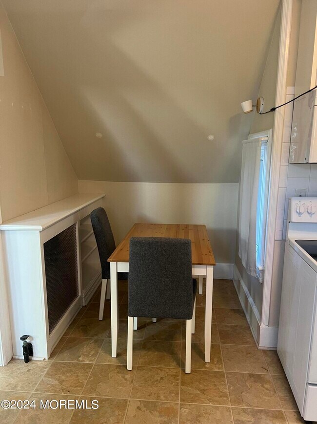 Building Photo - 84 McLaren St