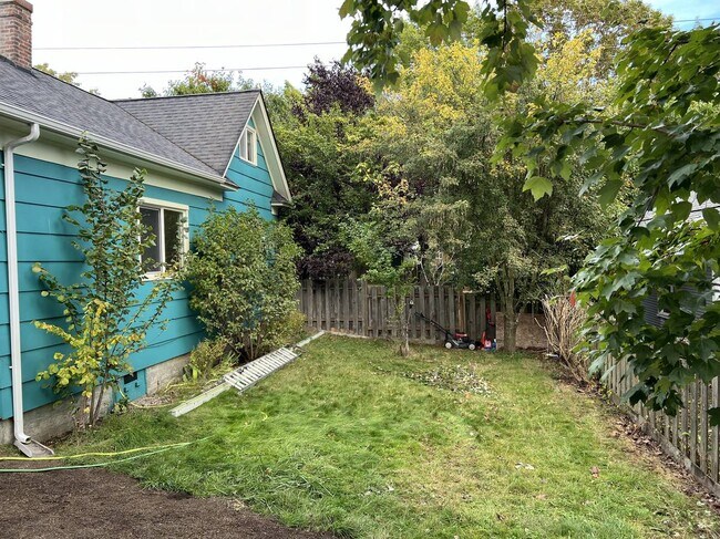 Building Photo - 2639 James St