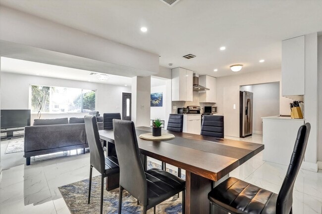 Building Photo - Single Family Home in Non HOA East Boca Raton