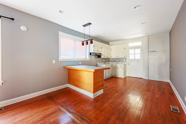 Building Photo - 6147 S Keeler Ave