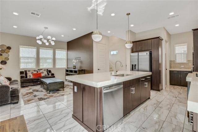 Building Photo - 783 Benchmark