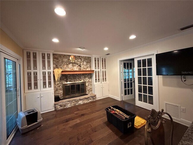 Building Photo - 608 SW 80th Blvd