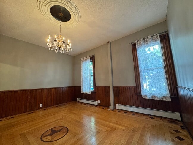 Building Photo - 349 6th Ave S