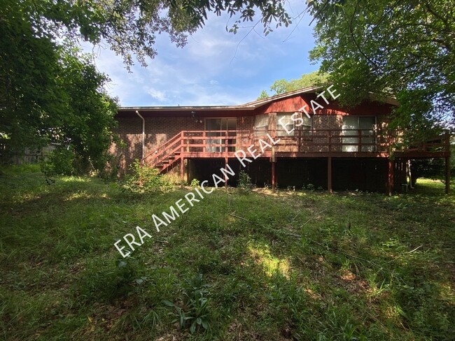 Building Photo - 1006 Pine Lake Dr