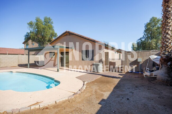 Building Photo - Great Home Located in Town with a Pool