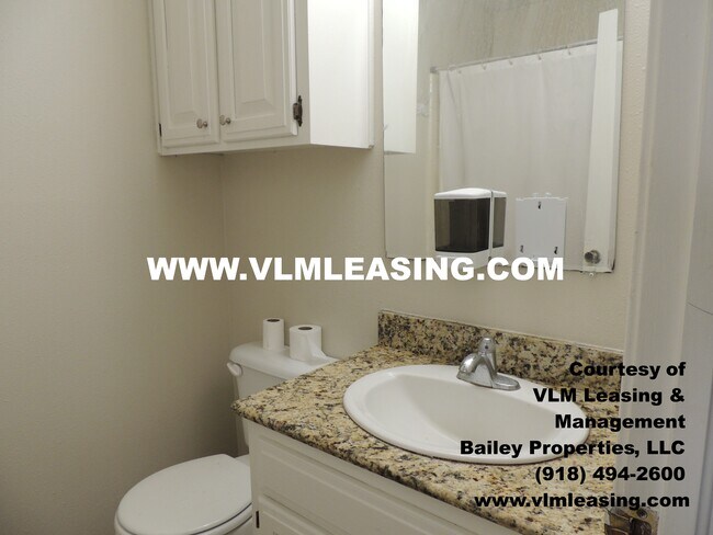 Building Photo - 404 W Vicksburg St