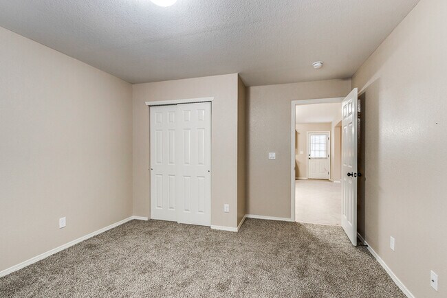 Building Photo - Immaculate Eastside 4-bedroom home in El P...