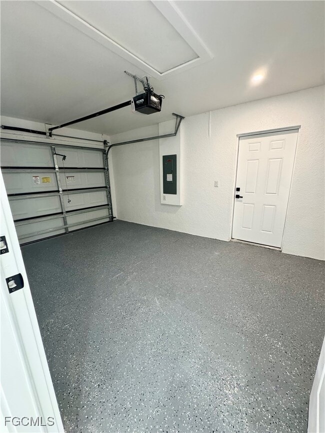 Building Photo - 668 Chemstrand St E