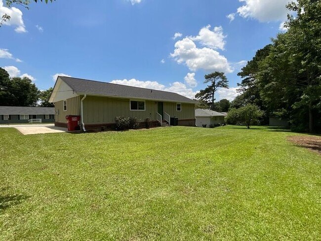 Building Photo - 8919 Yarmouth Dr