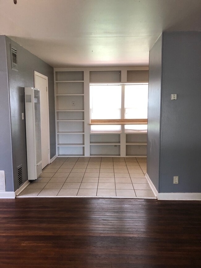 Building Photo - Located in Avondale!!! 3/1 Large Fenced Ba...