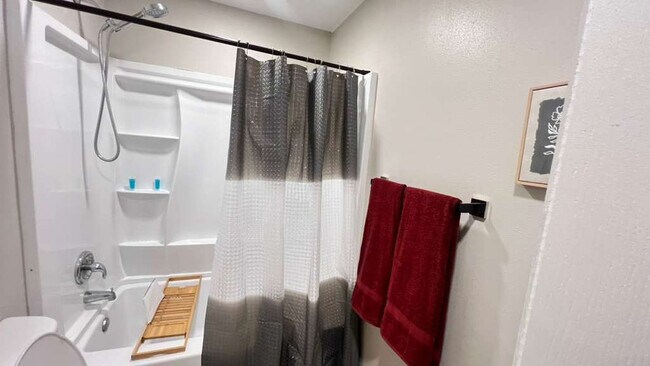 Building Photo - 321 W Park Ave