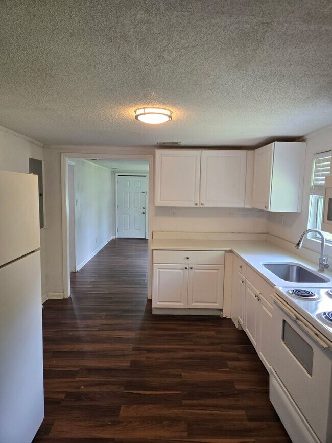 Building Photo - *Ask about a month for FREE with a one year lease agreement*
