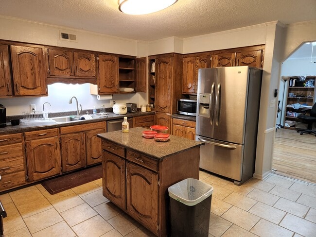 Building Photo - 1528 Larhonda Dr