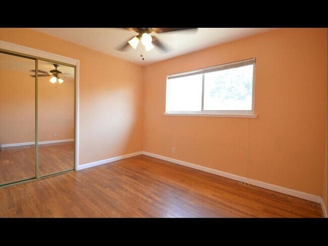 Building Photo - Nicely Remodeled North Fresno 3/1.5